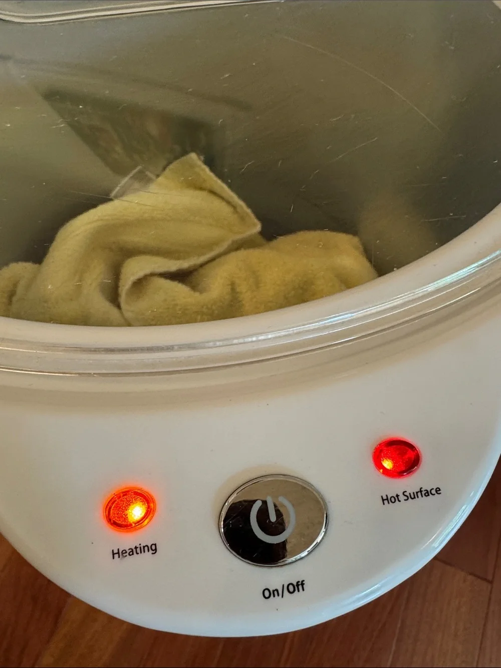 White Electric Towel Warmer  with Plastic Lid